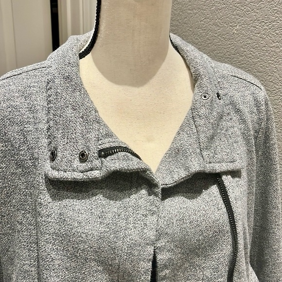 Armani Exchange Jacket. Large 
Zipper is broken - Picture 4 of 9